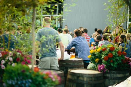 Terrasse extérieure à la Fremont Brewing Company