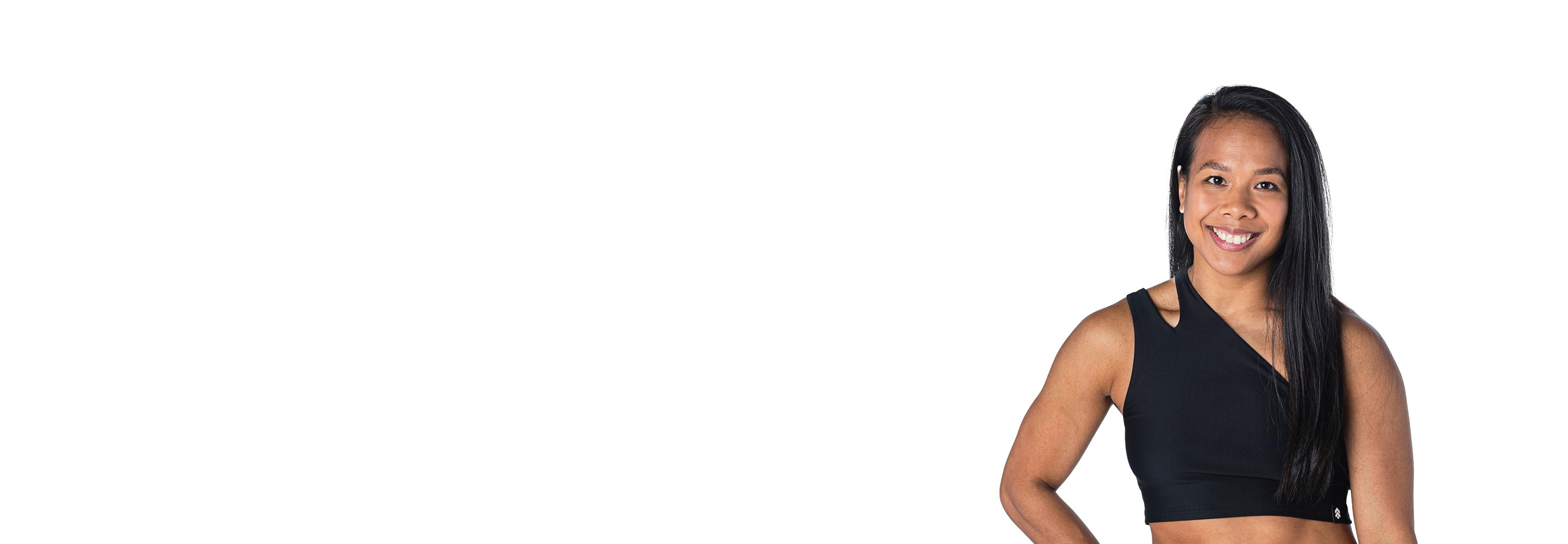 Barrys instruktör står självsäkert klädd i en svart topp mot en vit bakgrund.